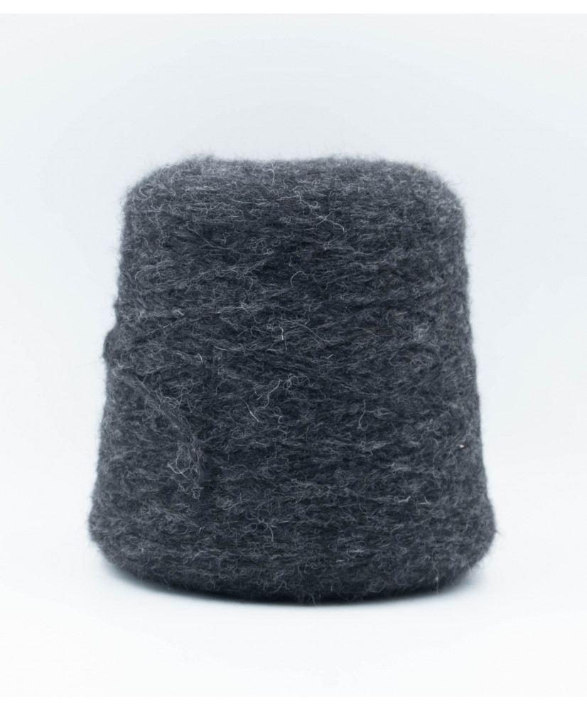 Baby alpaca 68% Fine Merino 10% Polyamide 22%